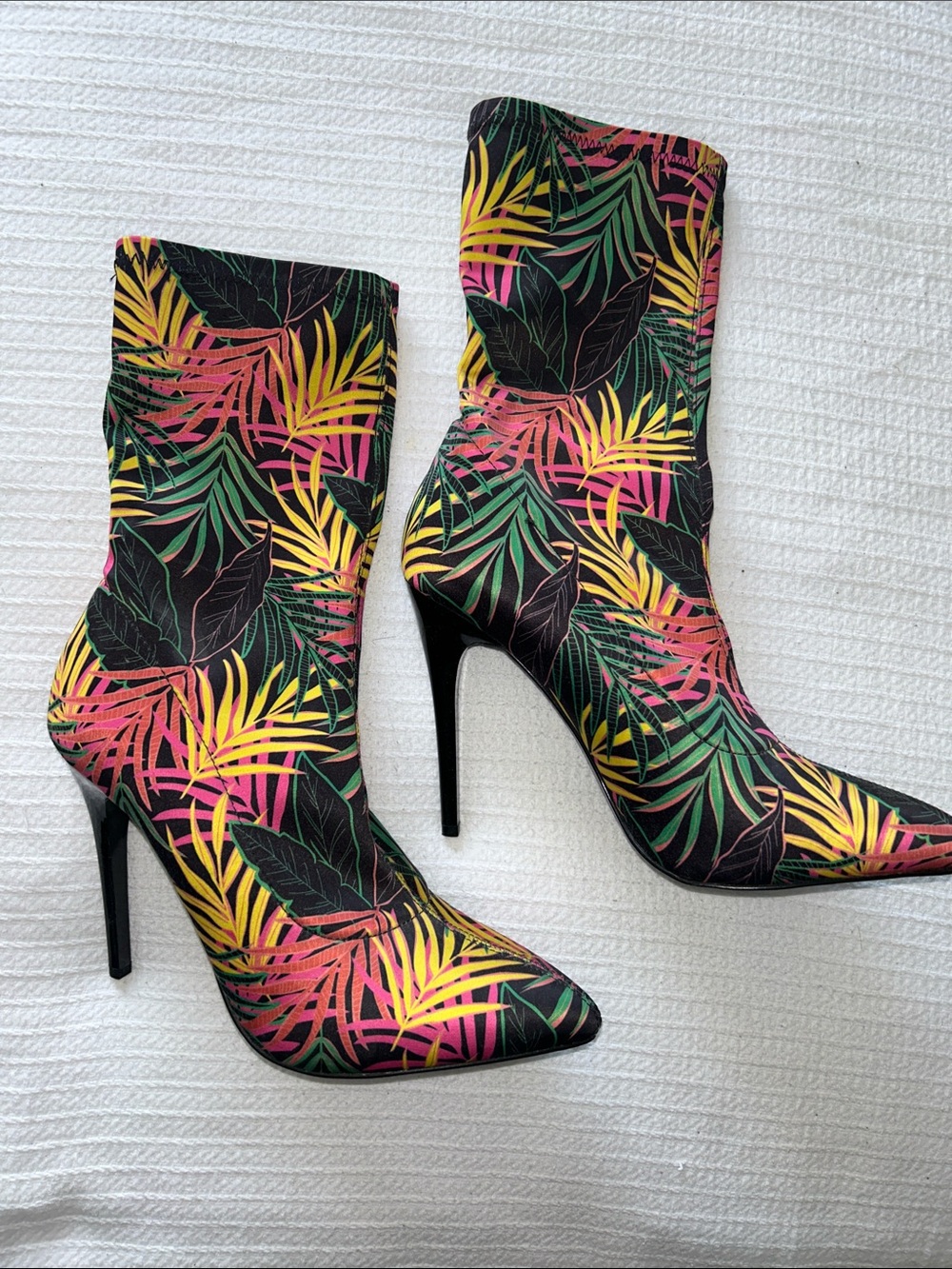 Tropical Leaf Print Pointed Toe Stiletto Sock Boots - Black/Multicolor